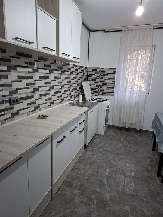 Închiriez ap 2 camere,parter cu balcon.pe N Bălcescu,Buzău