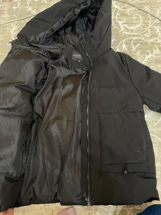 Куртка размер М 2500тг