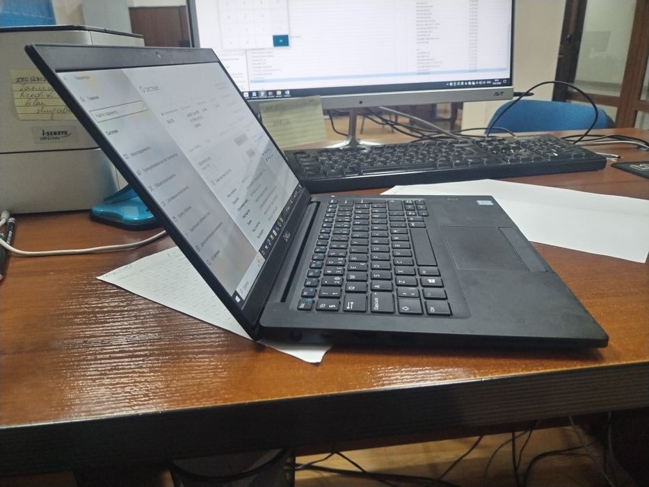 Dell Noutbook sotiladi. Sensor ekran