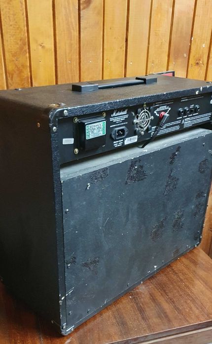 Marshall MG100 DFX 100 watt кетарен комбо усилвател с ефекти