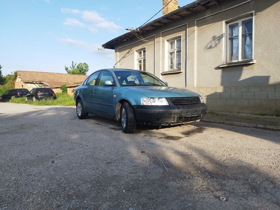 Продавам Пасат Б 5 1.6 101 На части