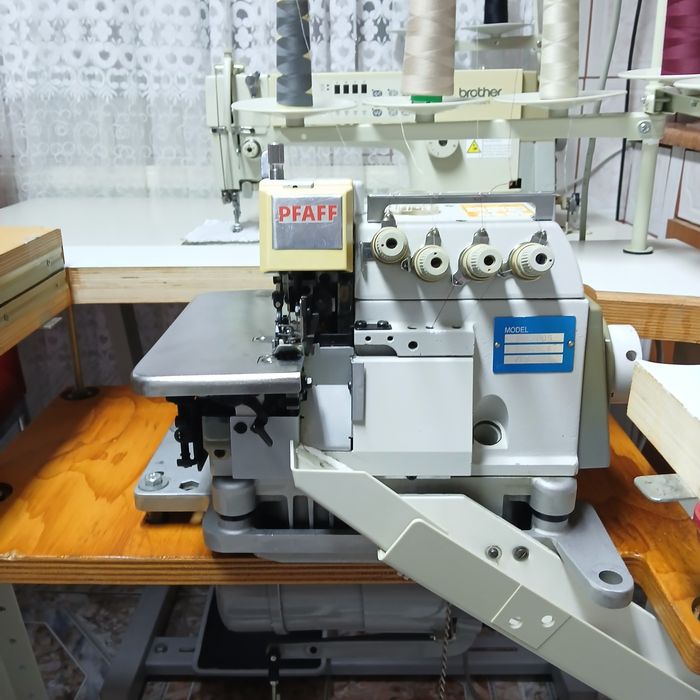 Masina de încheiat si surfilat cu 5 fire PFAFF distanta de 1cm.