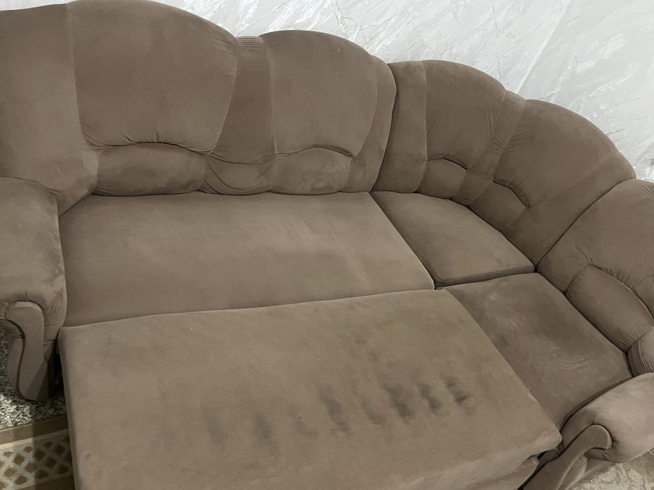 Угловой диван для гостинной