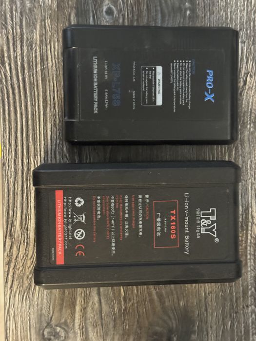 Blackmagic ursa mini 4.6k g1 + 2 v mount battery, + 2 cfast card