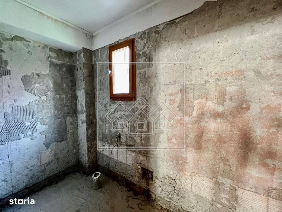 Casa de vanzare - 4 camere, 130 mp - Centrul Istoric