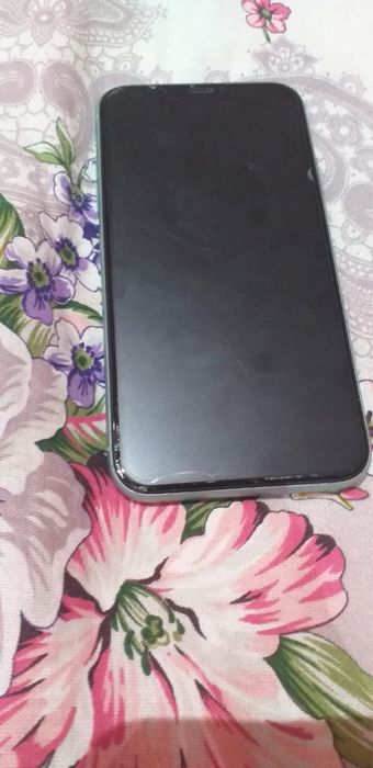 Продаю IPhone 11