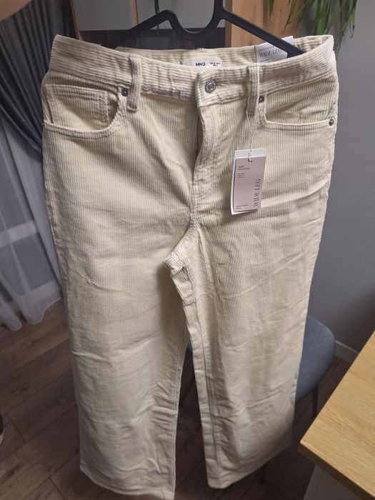 Нови Дамски джинси Mango