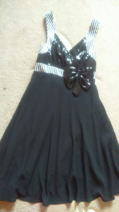 Vand rochie ocazie