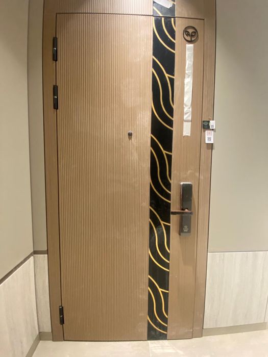 Дверь входная с электронным замком