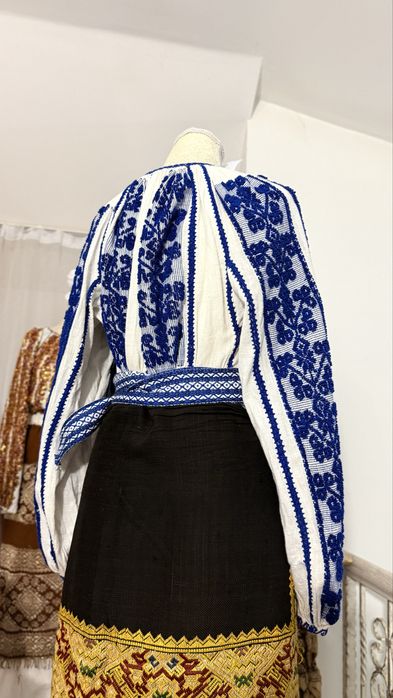 Costum popular vechi cusut manual zona muntenia