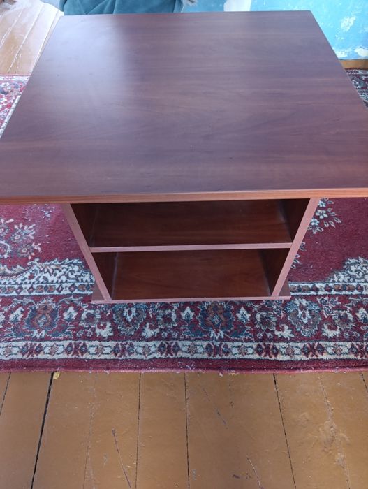 Журнальный столик