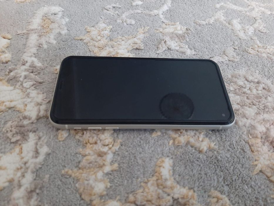 Продам айфон 11 в идеальном состояний