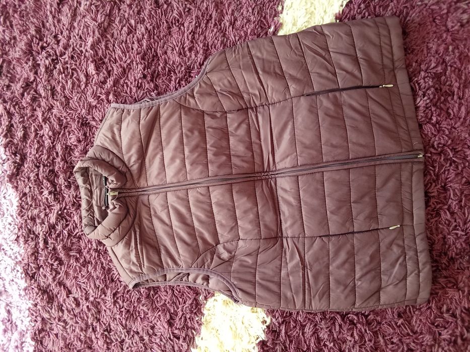 Vestă damă vișinie.