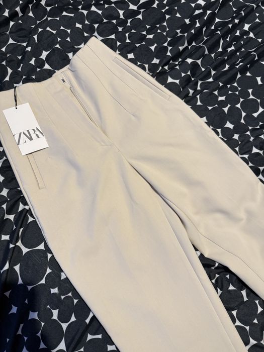 Чисто нов панталон с етикет на Zara