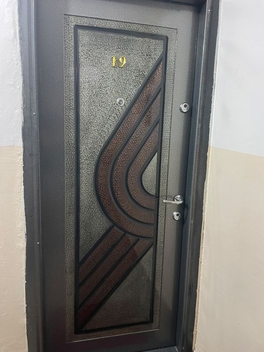 Inchiriez ap 2 camere zona centrala  mobilat  si  utilat    solocit seriozite PRETU ESTE  DE  300. DE EURO   + 300  EURO  GAR   EXCLUS  INTERMEDIARI