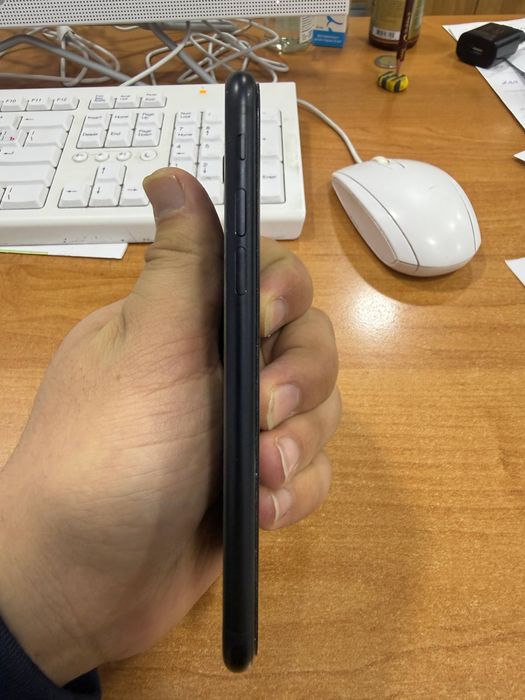 Iphone Se 2020 64 gb 98% yomkst hamma joyi radnoy ideal  tel