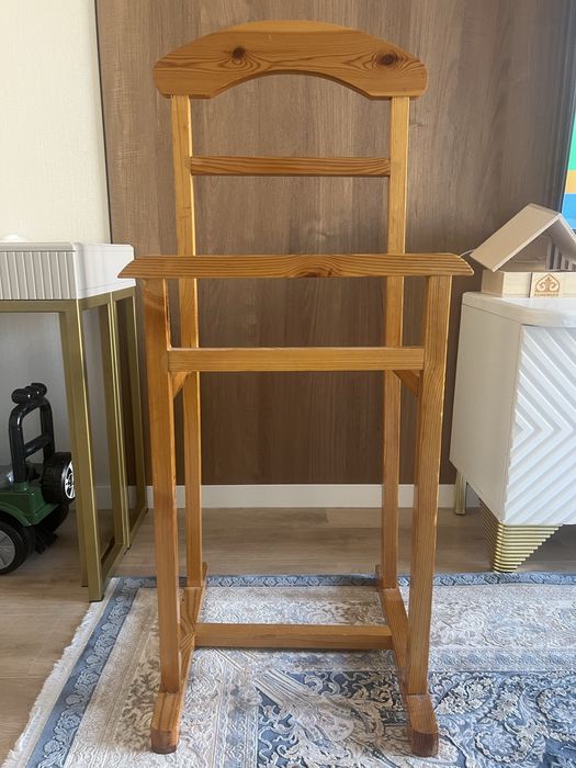 Продается напольная вешалка для одежды