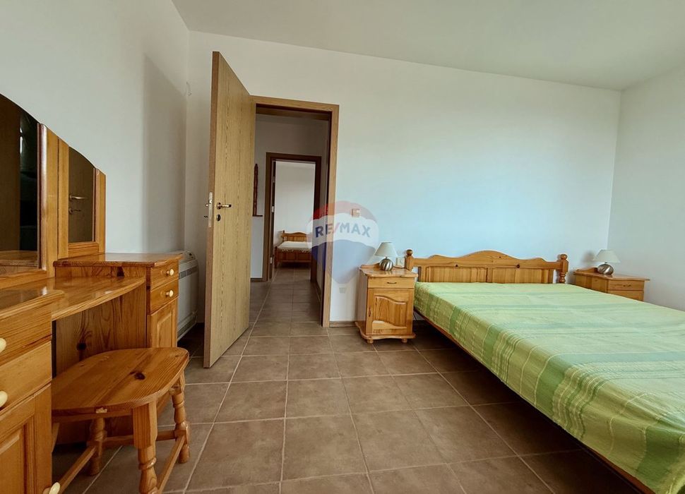 Апартамент с две спални и нескриваема морска гледка за продажба, гр.