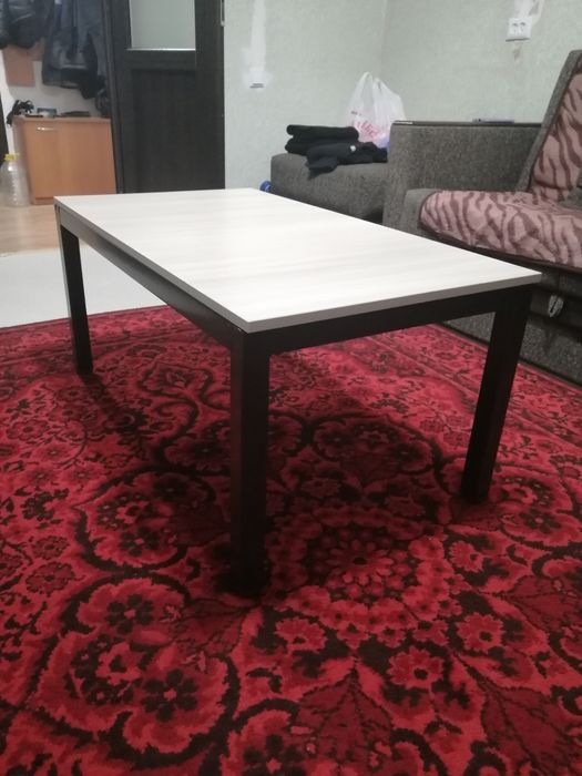 Журнальный столик.