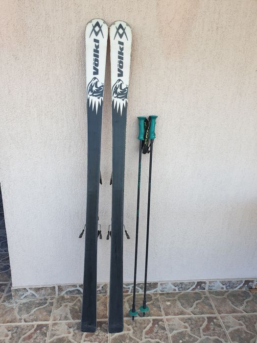 Schiuri Volkl cu bețe incluse