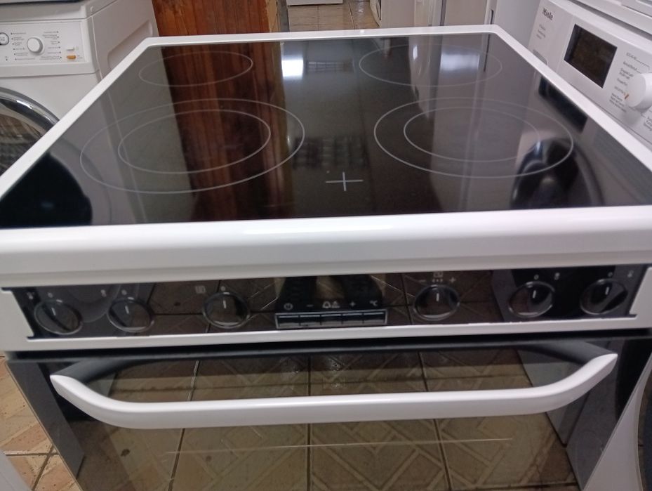 Печка с керамичен плот VOSS Electrolux с PIROLISE с 2 години гаранция