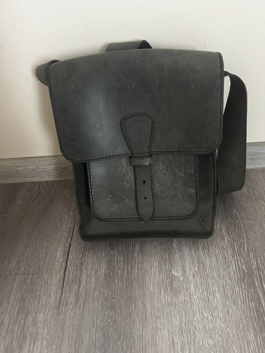 Мъжка чанта от естествена кожа.