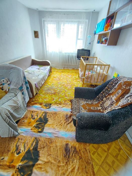 3 комн.. 4 мкр, 20 дом , 4 этаж.