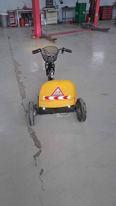 Трайк.  Электронный.  48в. 12а. Скорость до 50км.ч. запас хода 20км.