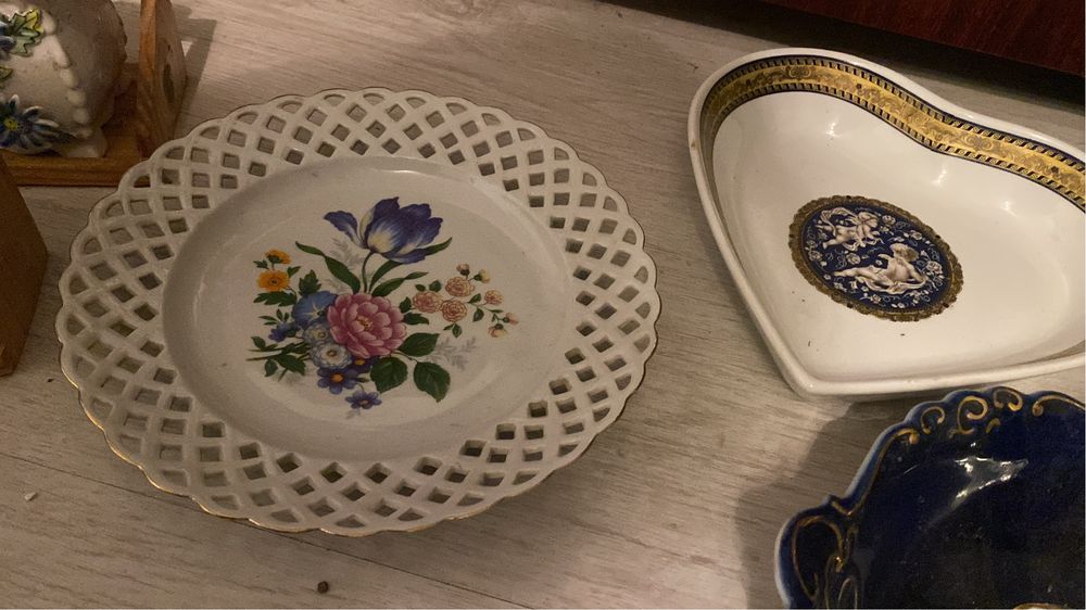 Portelanuri vechi, cu cobalt, sunt ca noi