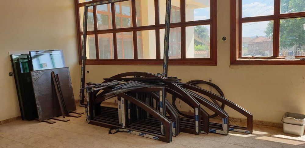 Масивна тухлена къща