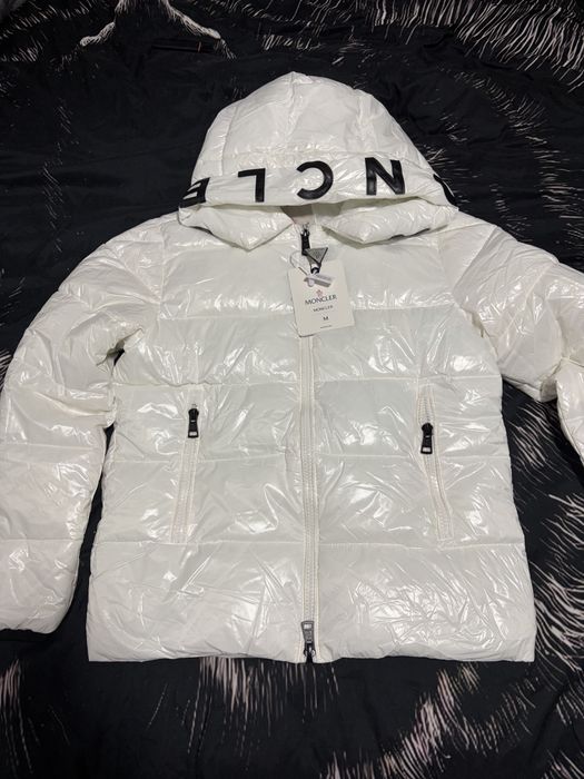 Geaca de iarna alba noua
