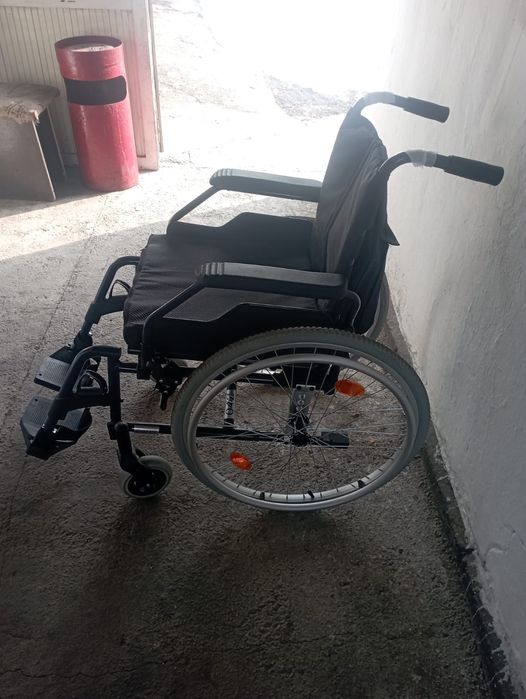 Продам инвалидную коляску новую.