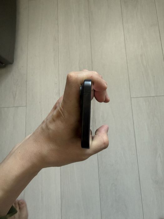 Продам Iphone 15 pro (256gb)