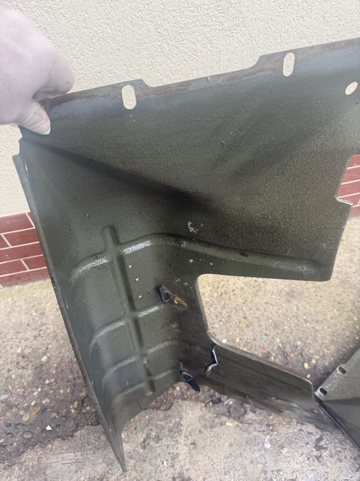 Tablarii ARO  aripă fată semi-aripă ARO 240,243,241,244