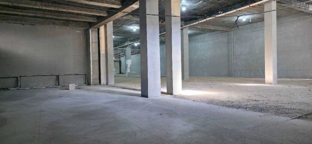 Продажа цокольного помещения  700 м² под ваш проект! Потолки 5м.