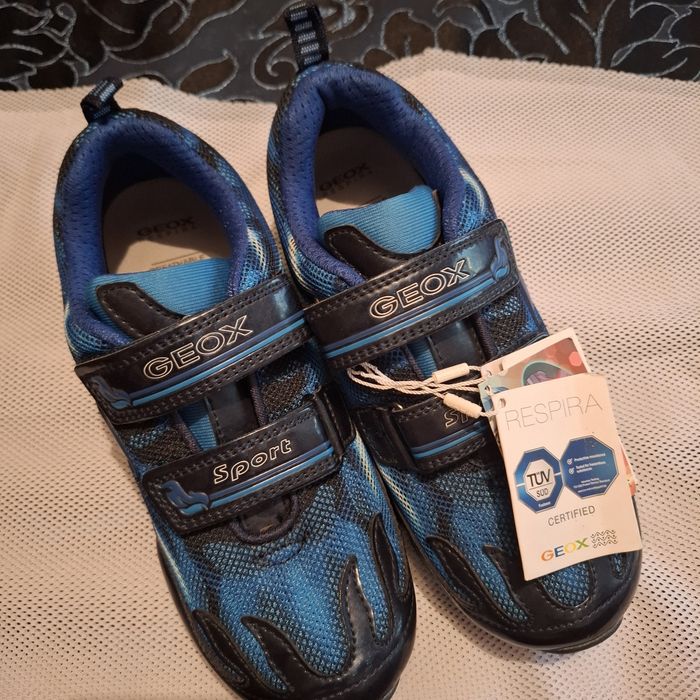 Продам кроссы, GEOX!