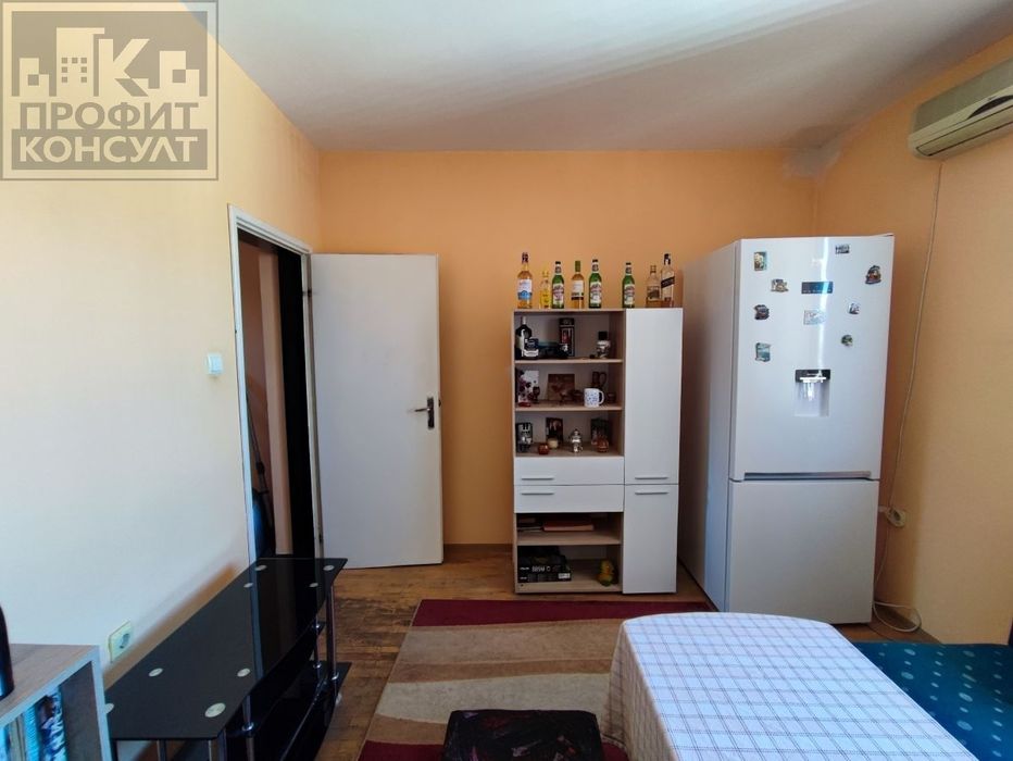 Продава се Двустаен апартамент в Велико Търново, Център - 52 кв.м за 481 €/кв.м - Снимка #2