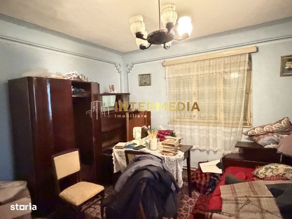 Casa Renovabila 3 camere Baie Bucatarie CRICAU 1375 mp Teren Toate Uti