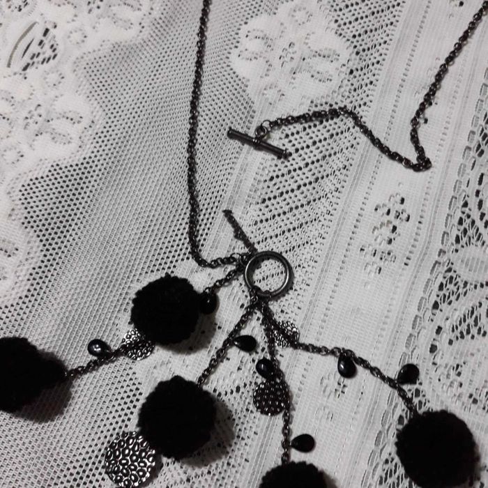 mikey  Колие с пухчета