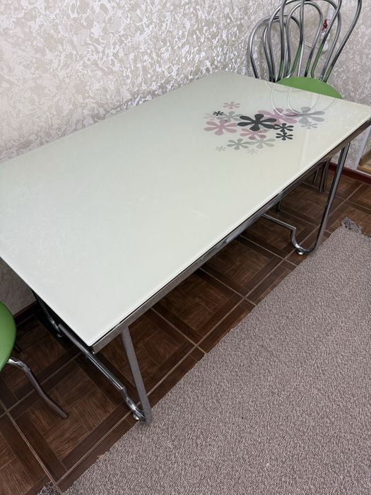 Продам стол, размером 130*75, и 5 стульев