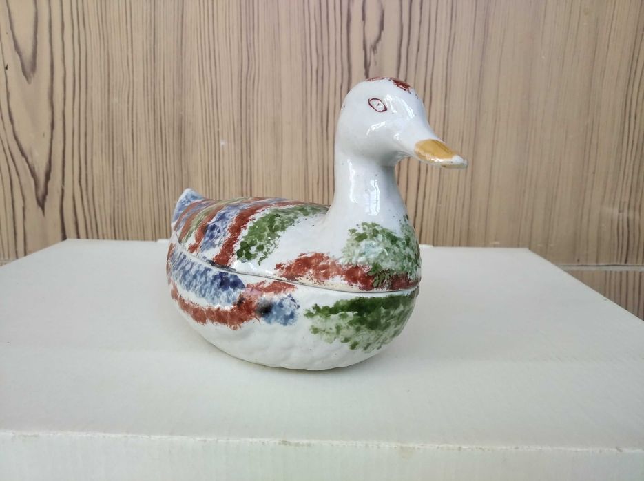 Антикварная фарфоровая шкатулка в форме утки