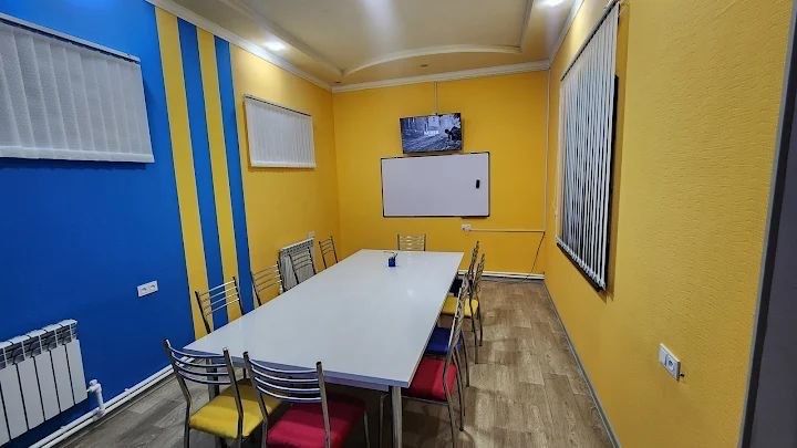 Bino 2-qavati ijaraga beriladi.