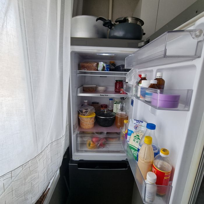 Холодильник SAMSUNG исправно работает