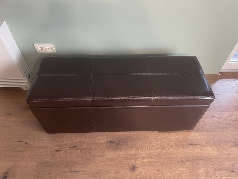 Масивна кожена пейка с място за съхранение
