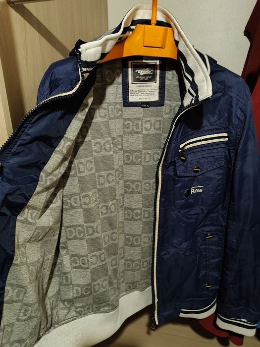 Продам ветровка-куртку