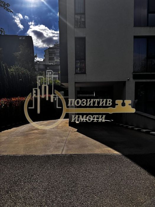 Дава се под наем Тристаен апартамент в София, Витоша - 110 кв.м за 950 € - Снимка #11