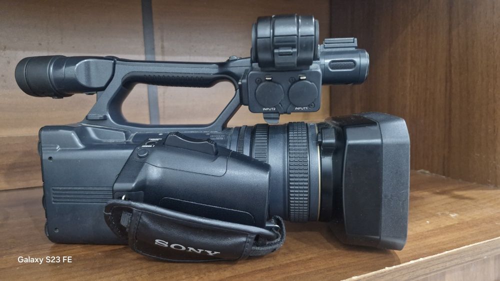 HDR-AX2000E Видеокамерв