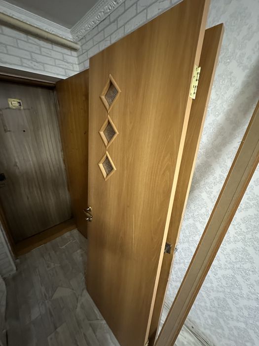 3 двери 70-2м стардарт, продам одну за 3000, вместе 8000.