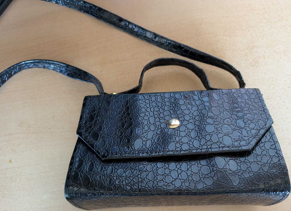 Черна дамска чанта