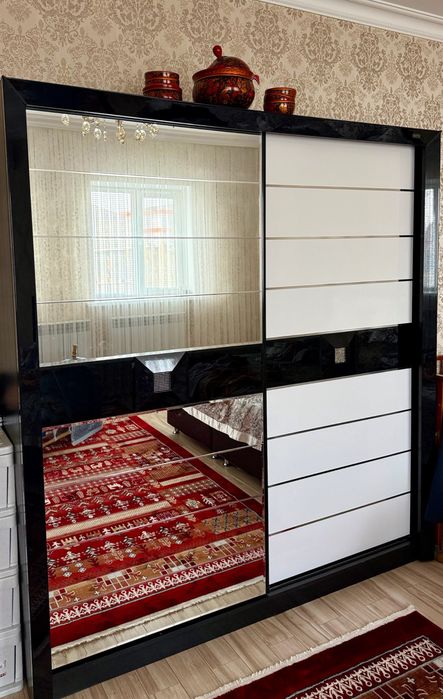 Шкаф-купе с зеркалом